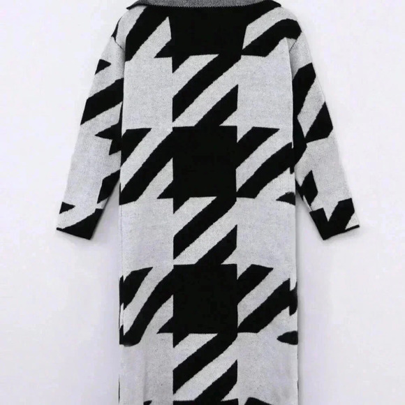 Black & White Casual Women's Contrast Color Long Sleeve Printed Knit Cardigan - Picture 4 of 4